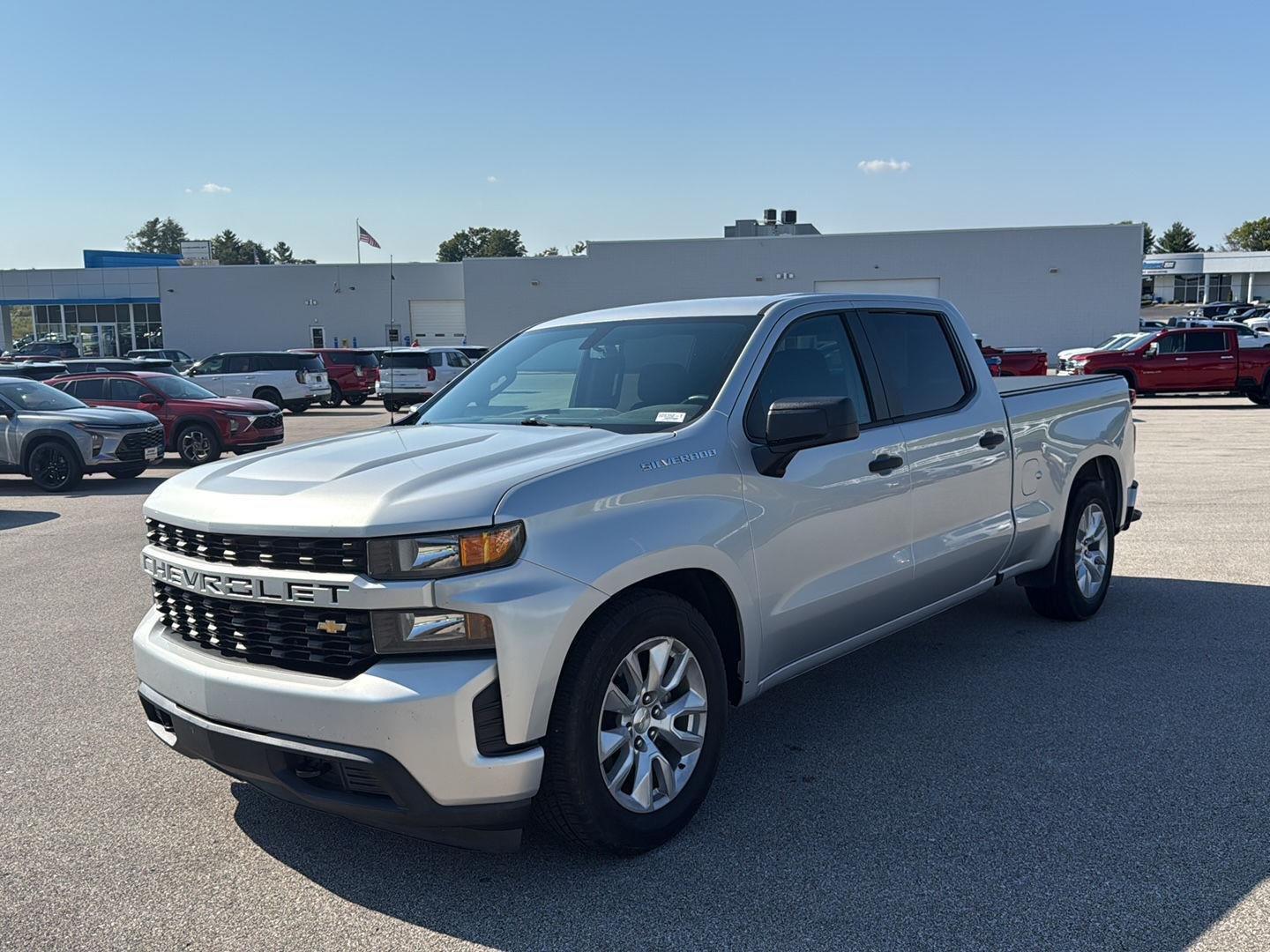 Used 2020 Silver Ice Metallic Chevrolet Custom image 2