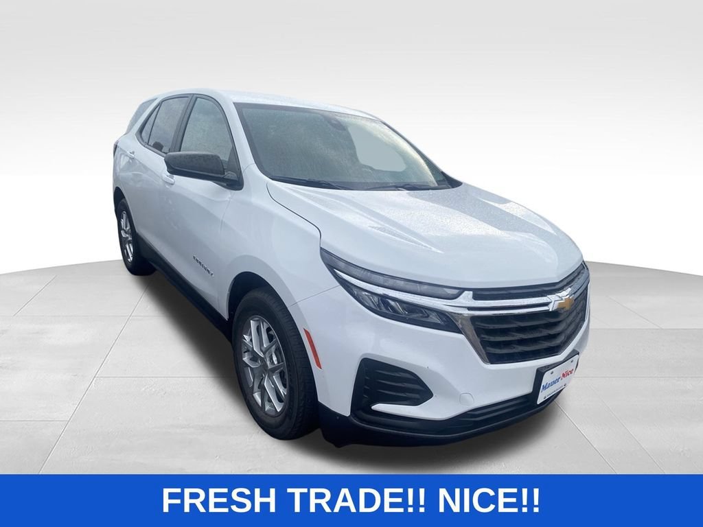 2022 Chevrolet Equinox LS's photo
