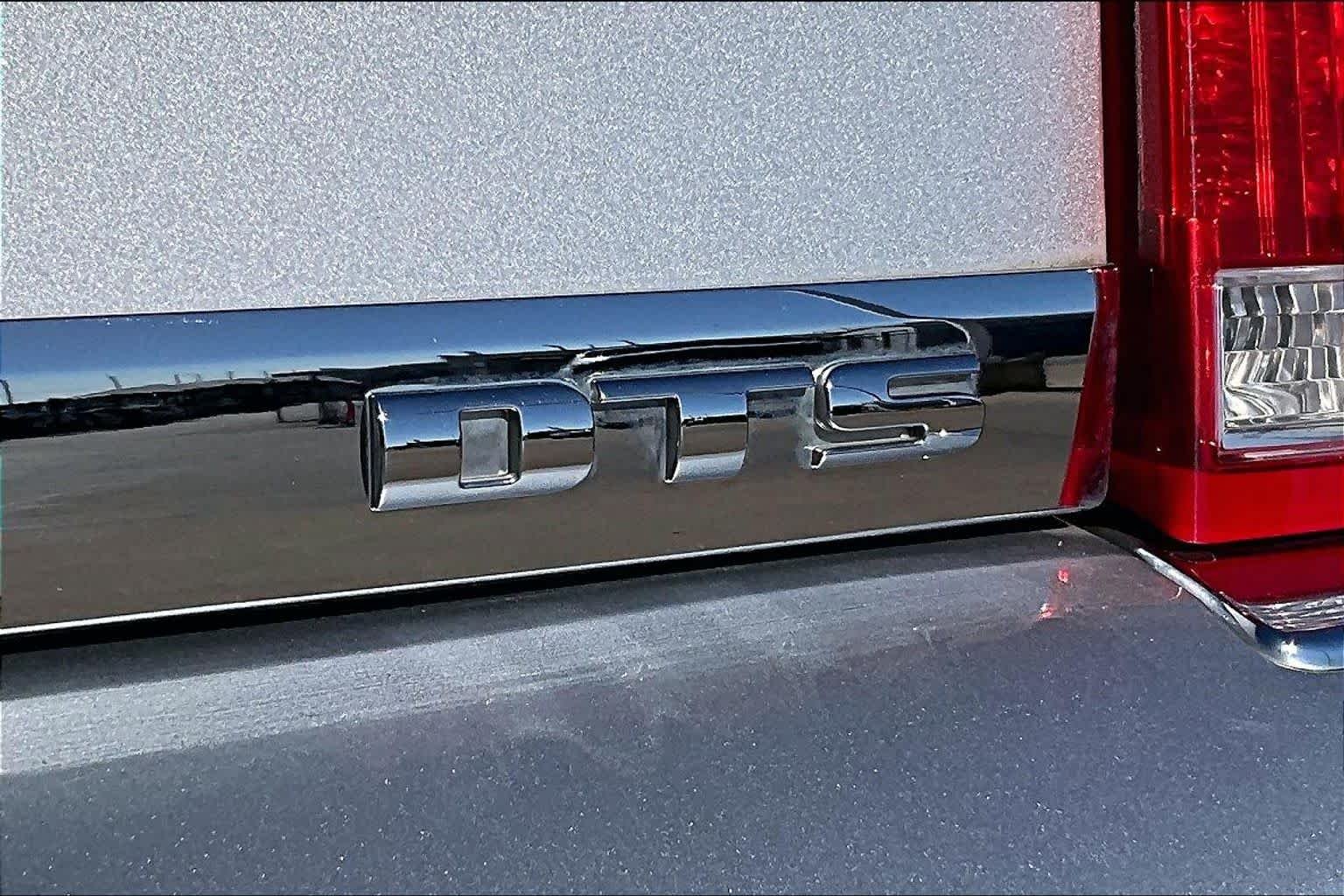 Used 2011 Radiant Silver Metallic Cadillac Luxury Collection image 9