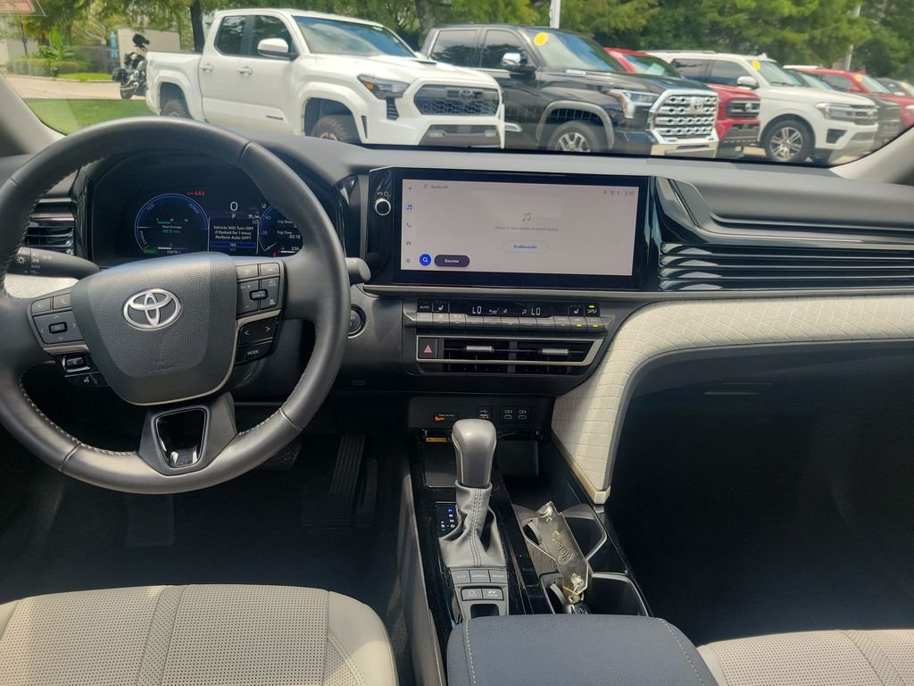 Certified Used 2025  Toyota XLE image 16