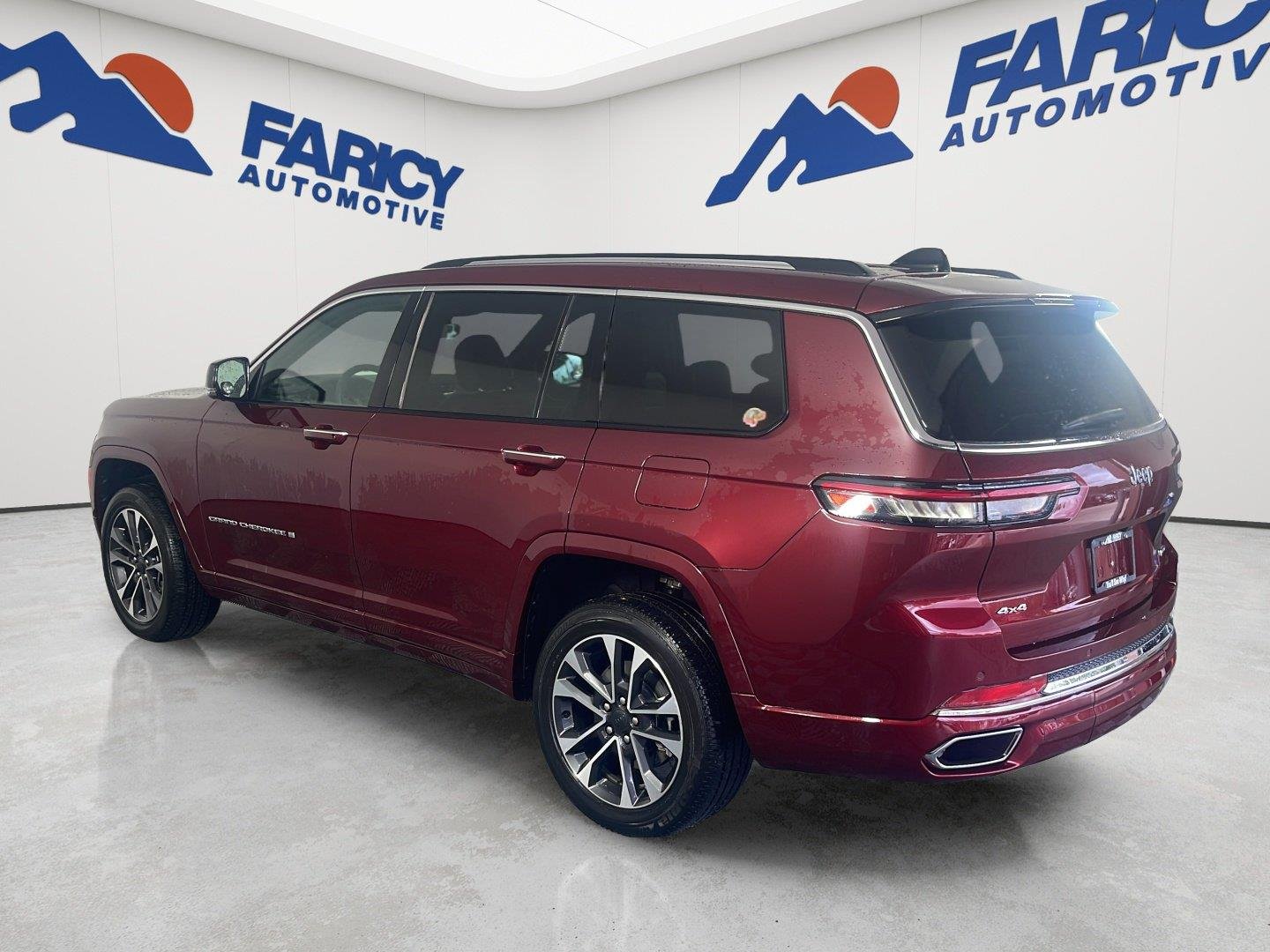 Used 2024 Velvet Red Pearlcoat Jeep Overland image 8