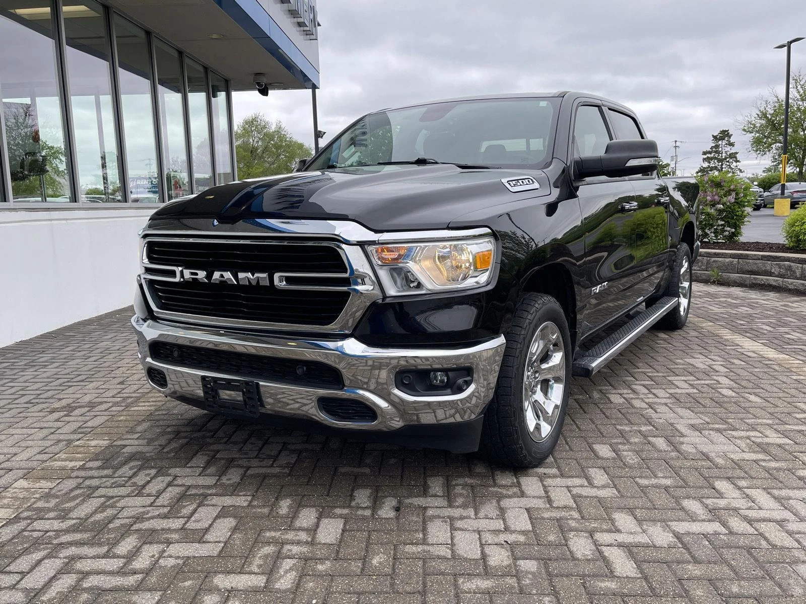 2019 RAM 1500 Big Horn/Lone Star 4x4 Crew Cab 5'7's photo