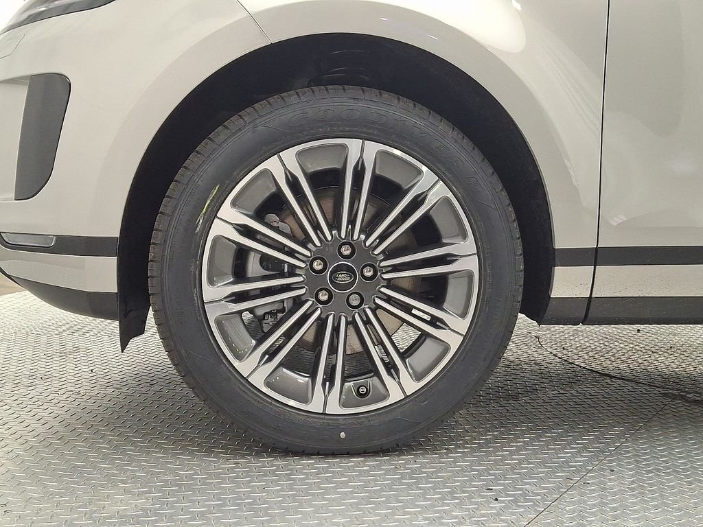 New 2026 Seoul Pearl Silver Land Rover S image 5