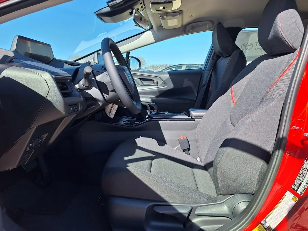 2026 Toyota Prius Plug-in Hybrid SE - Photo 12