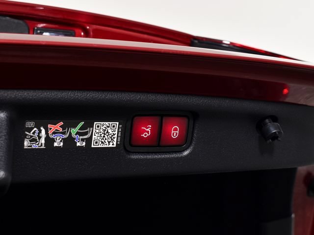 New 2026 MANUFAKTUR Patagonia Red Metallic Mercedes-Benz C 300 image 82