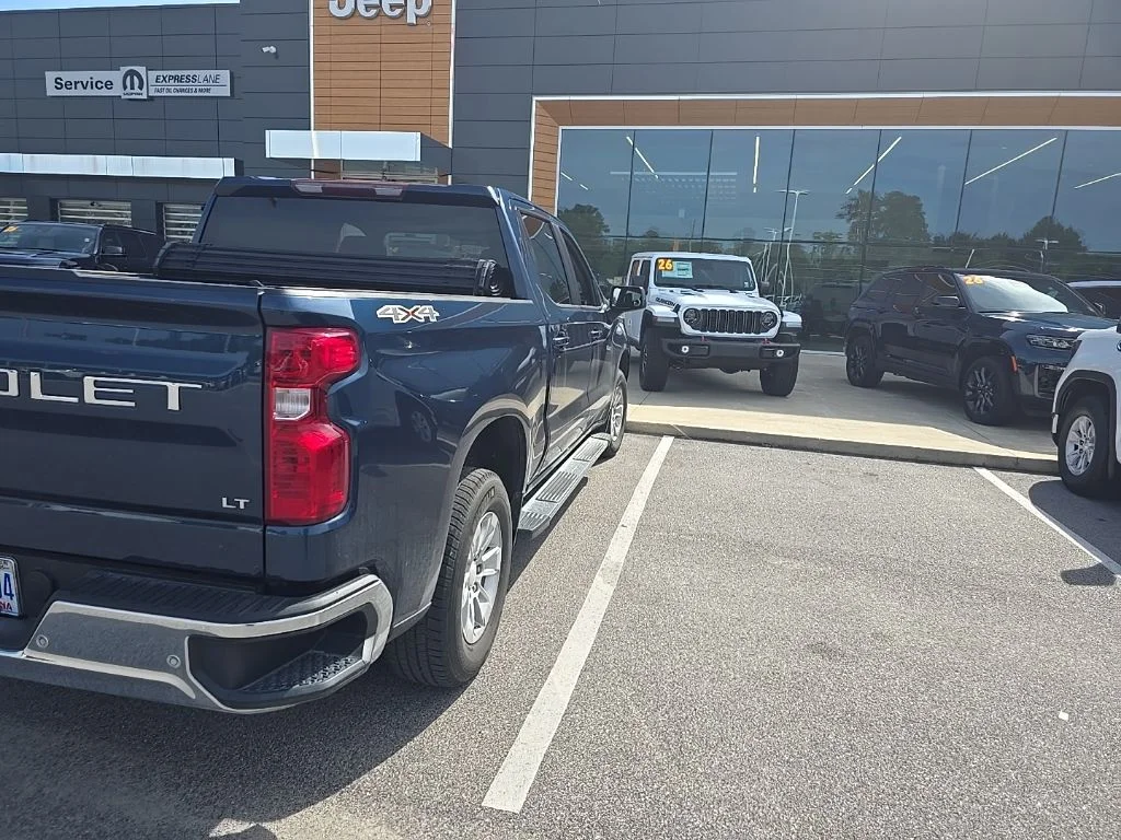 Used 2022 Blue Chevrolet LT image 2