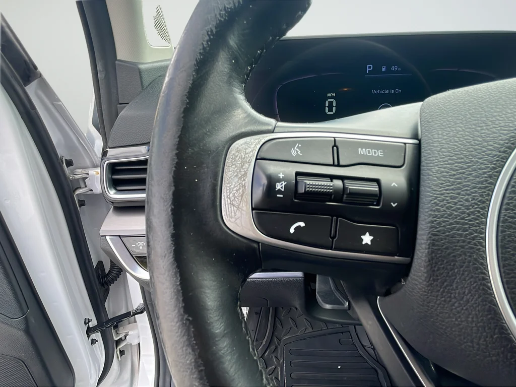 Used 2023 White Kia EX image 10