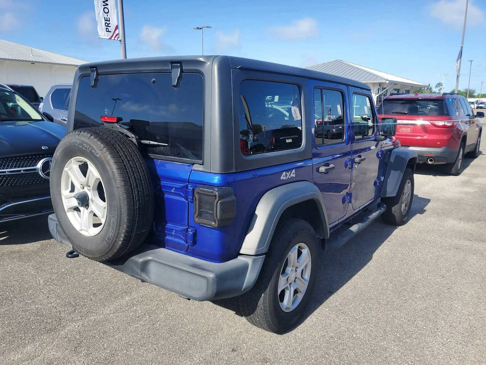 Used 2020 Ocean Blue Metallic Clea Jeep Sport S image 3