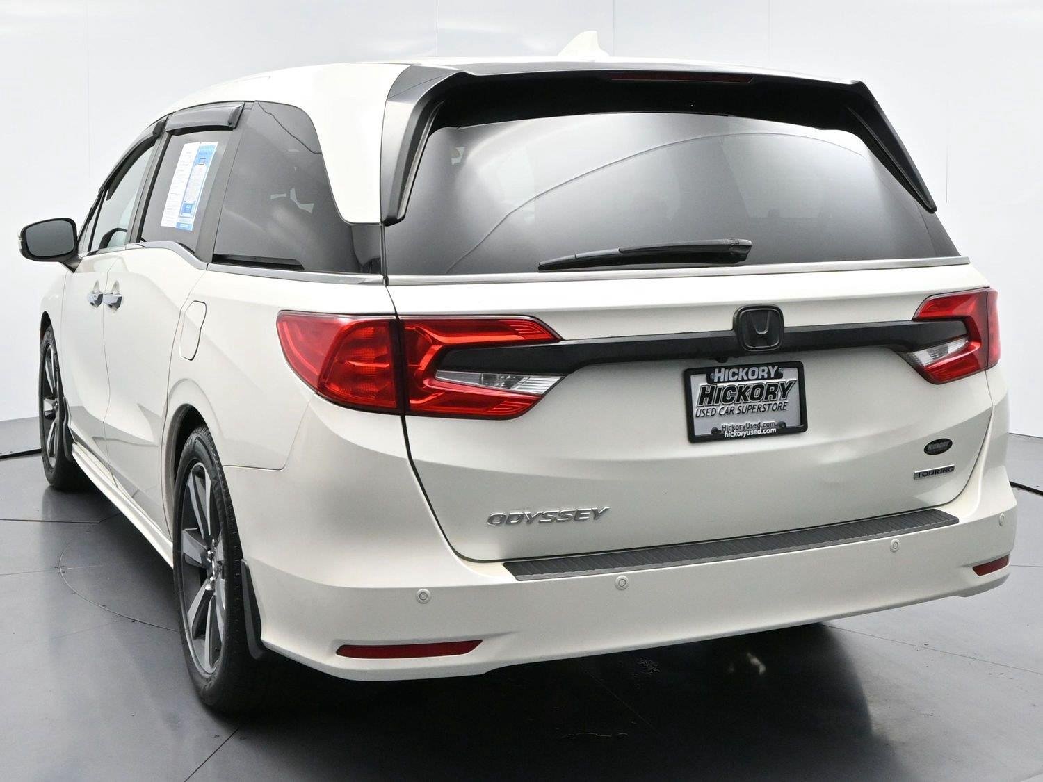 Used 2019 White Diamond Pearl Honda Touring image 6