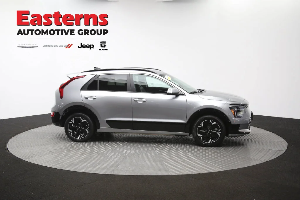 Used 2023 Gray Kia Wind image 47