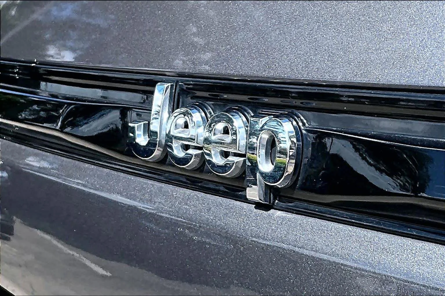 Used 2023 Baltic Gray Metallic Clearcoat Jeep Laredo image 60