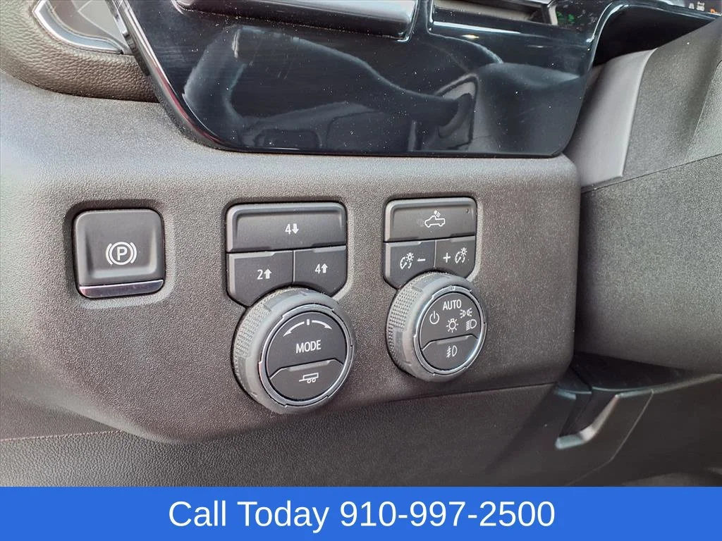 Used 2025 Summit White Chevrolet LT image 12