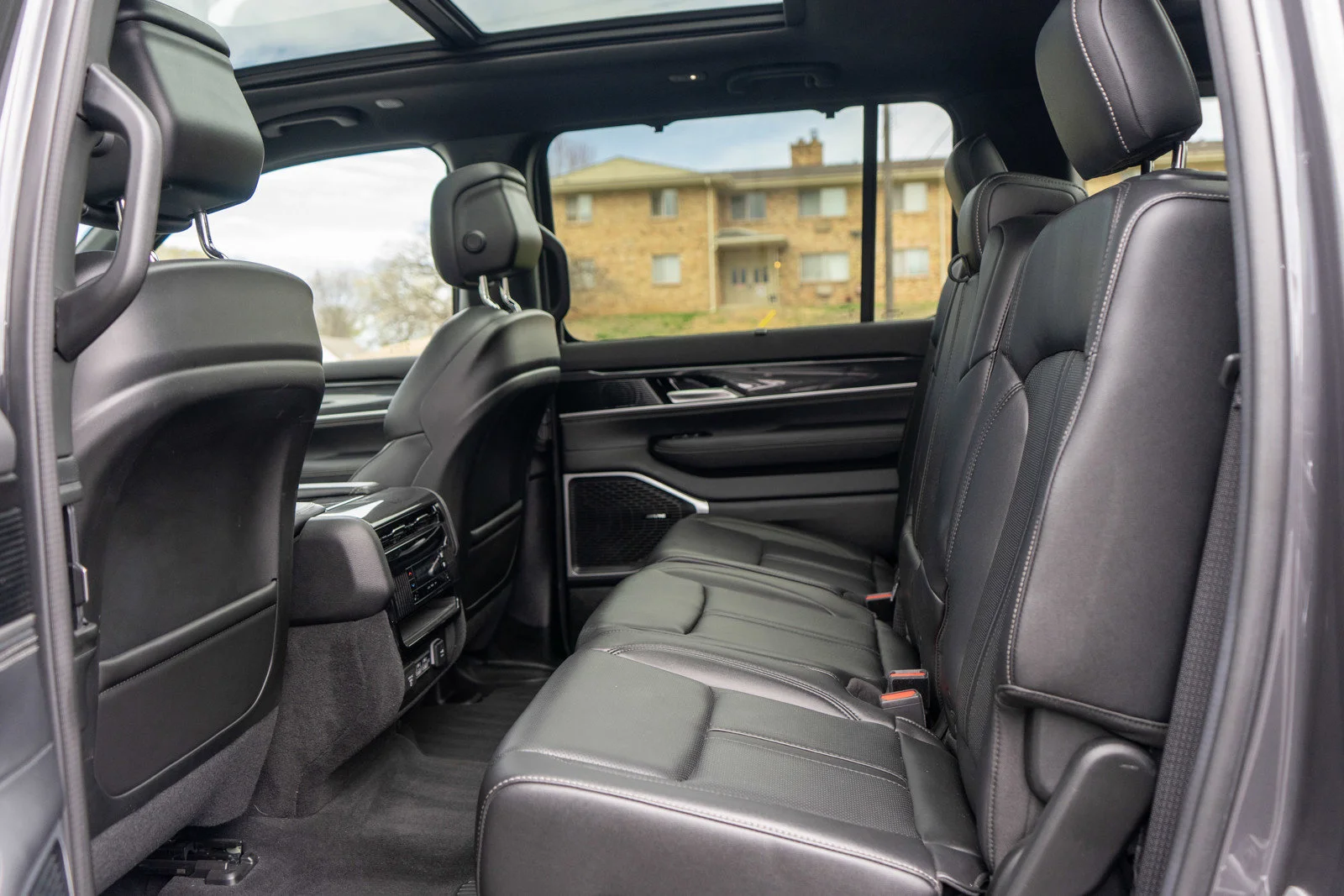Used 2022 Baltic Gray Metallic Clearcoat Jeep Series I image 32
