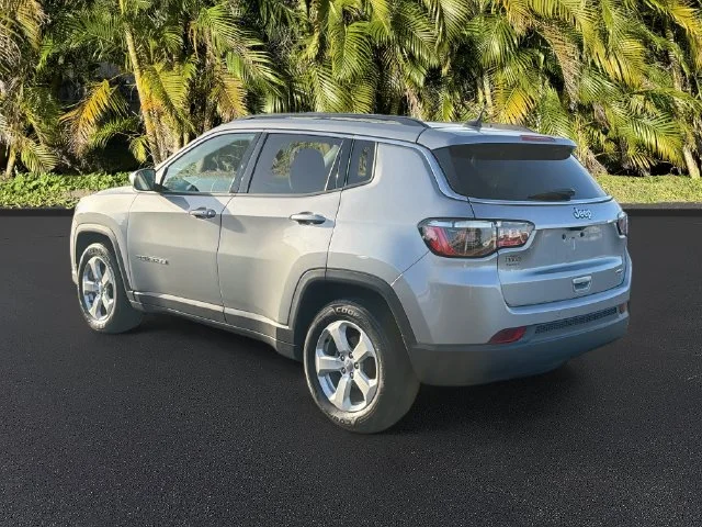 Used 2021 Silver Jeep Latitude image 8