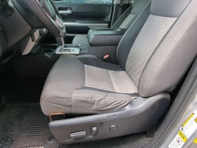 Used 2016 Silver Toyota SR5 image 9