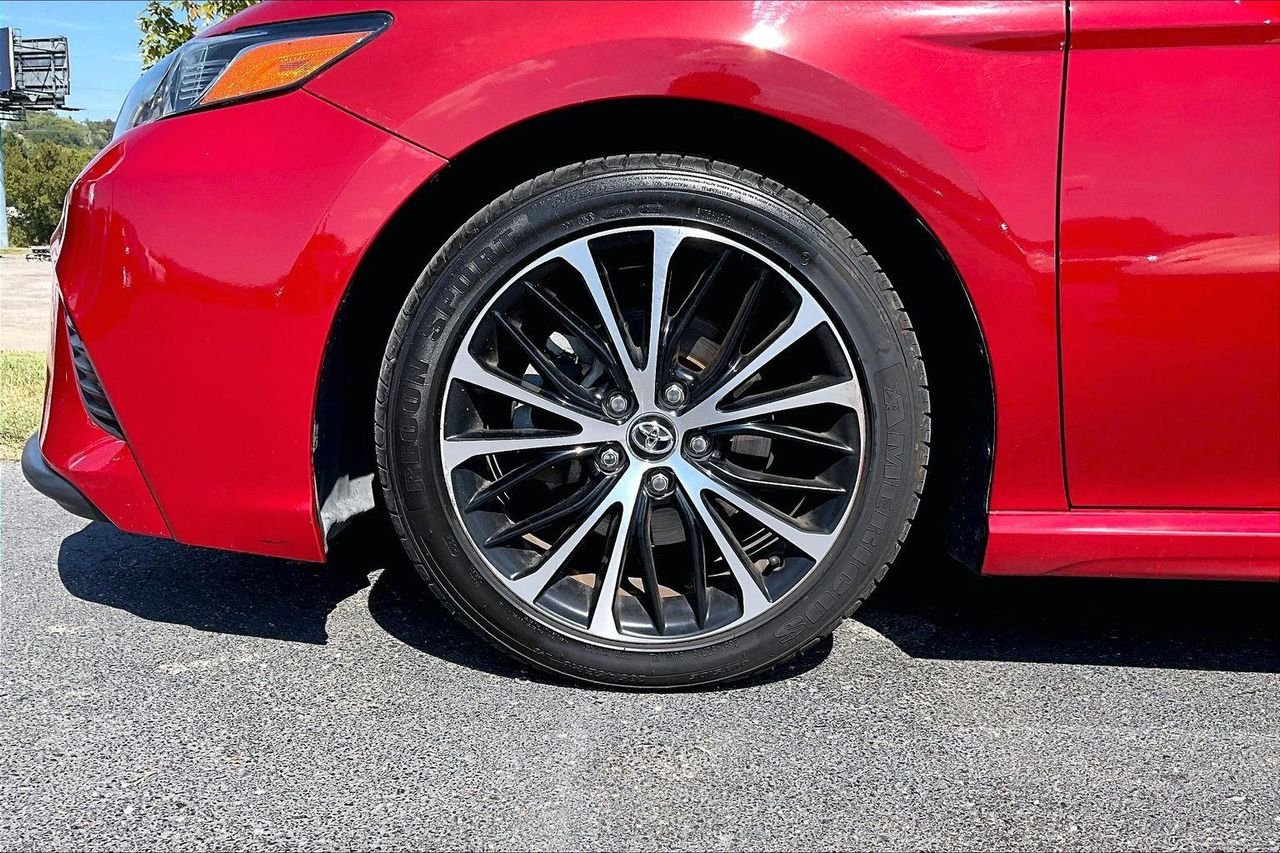 Used 2020 Supersonic Red Toyota SE image 2