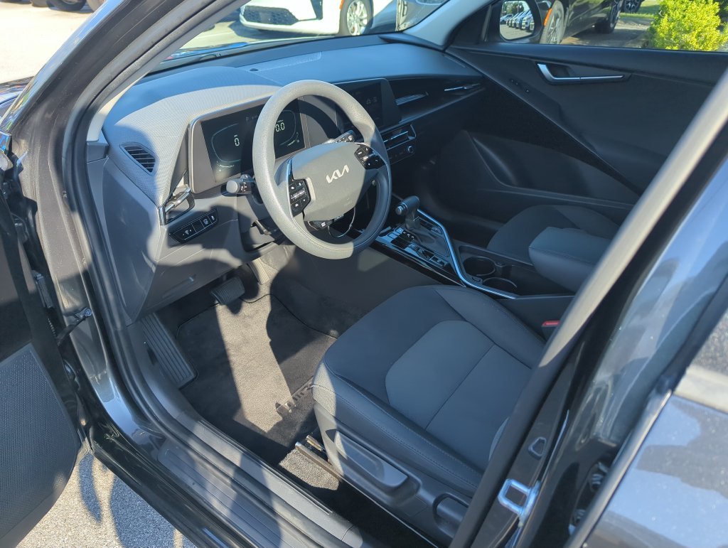 Used 2025 Gray Kia LX image 10