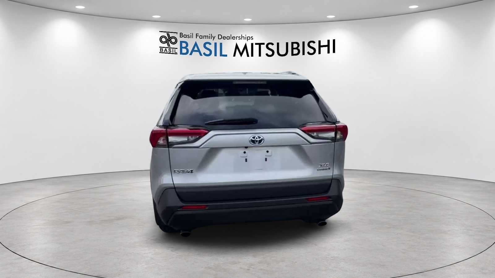 Used 2024 Silver Sky Metallic Toyota Hybrid XLE image 7