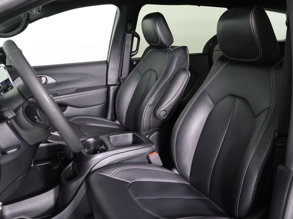2025 Chrysler Pacifica Select - Photo 24
