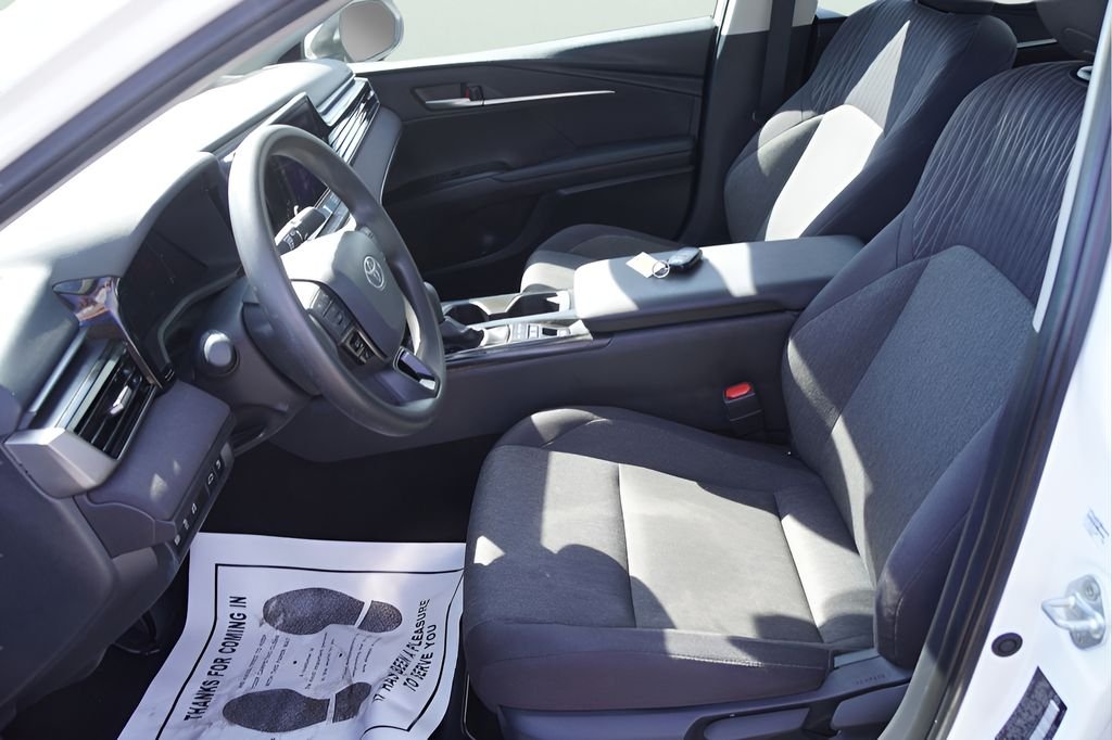 Used 2025 Ice Cap Toyota LE image 18