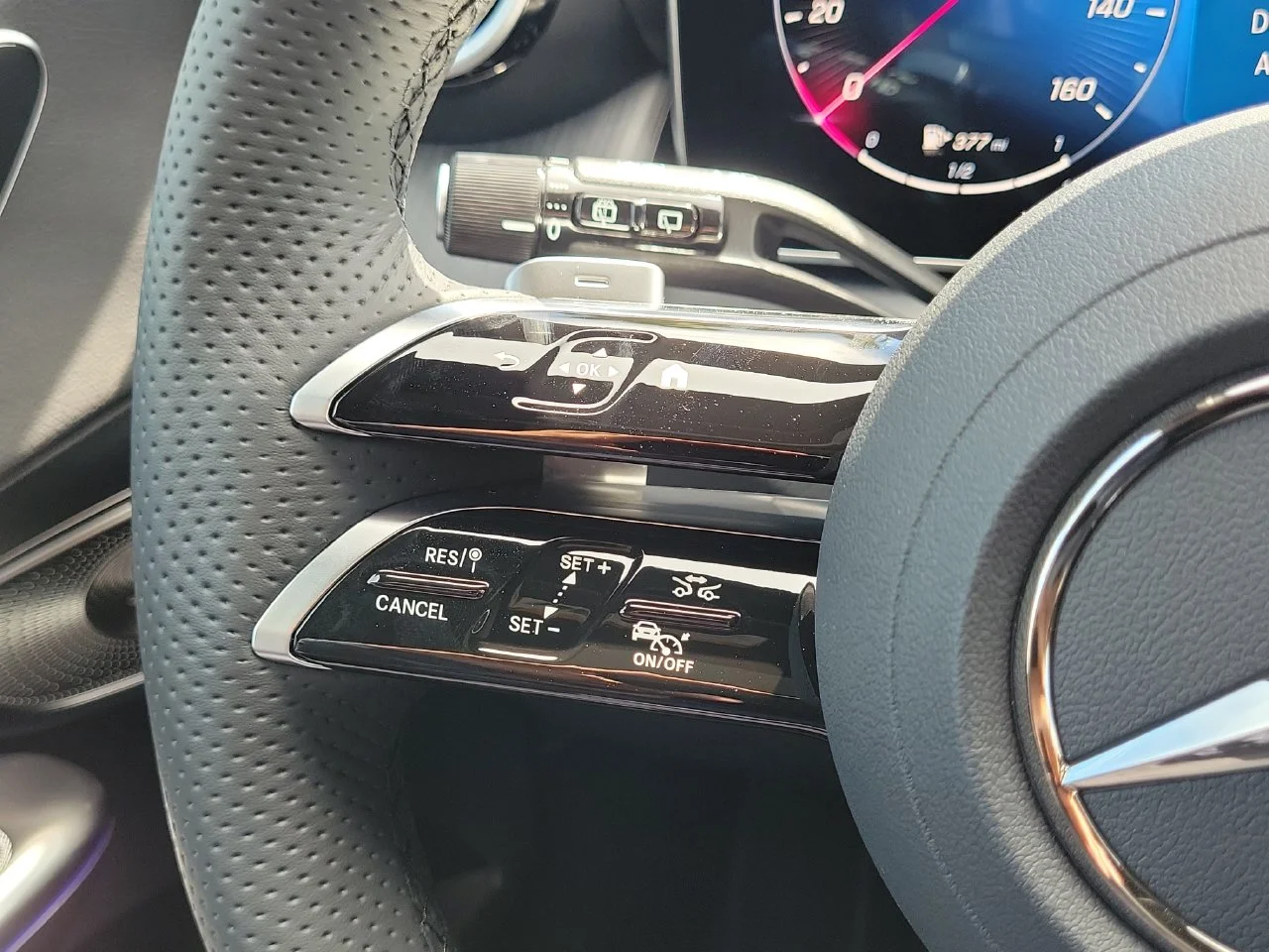 New 2027 Graphite Grey Metallic Mercedes-Benz GLC 300 image 31