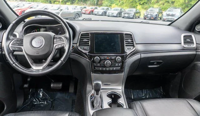 Used 2022 White Jeep Limited image 17