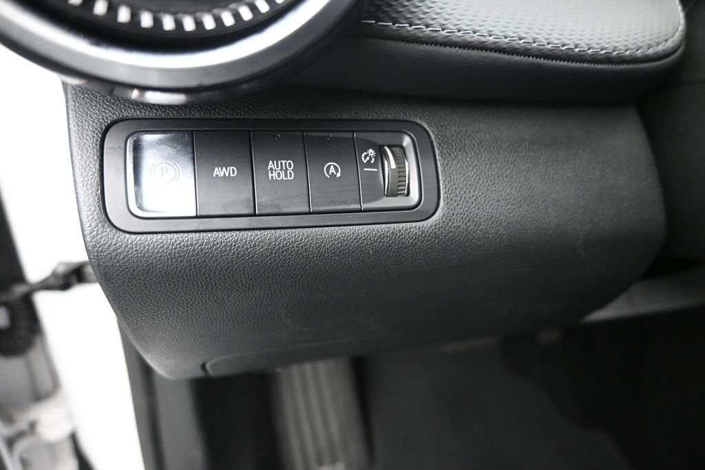 Used 2025 White Chevrolet LT image 17