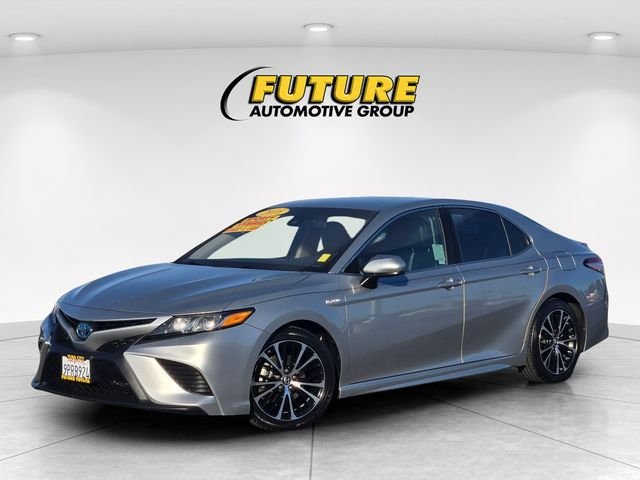 Used 2018 Silver Toyota SE image 8