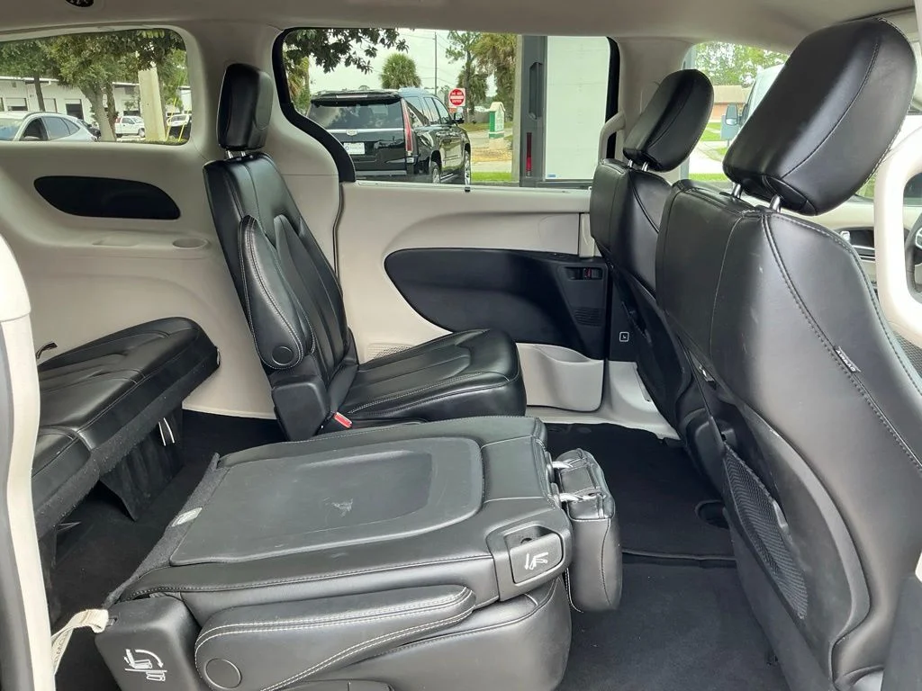 Used 2023 Black Chrysler Touring L image 26