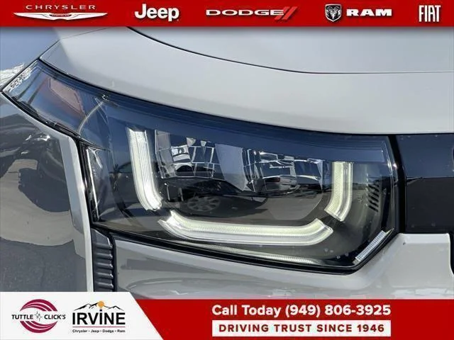 New 2026 Sting-Gray Clear-Coat Exterior Paint Jeep Laredo image 31
