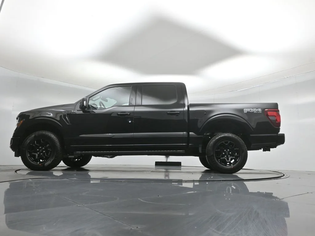 New 2026 Agate Black Metallic Ford XLT image 7