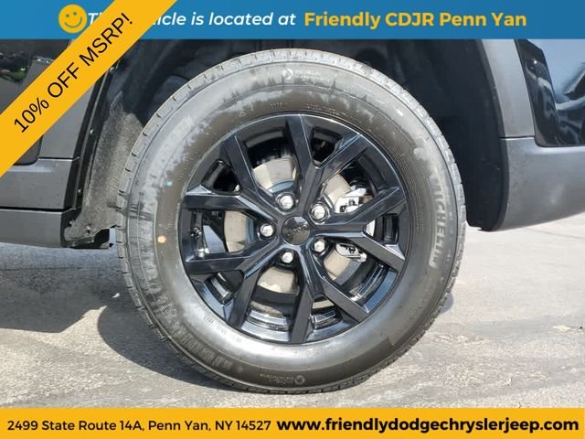 New 2026 Diamond Black Crystal Pearl-Coat Exterior Paint Jeep Altitude image 9