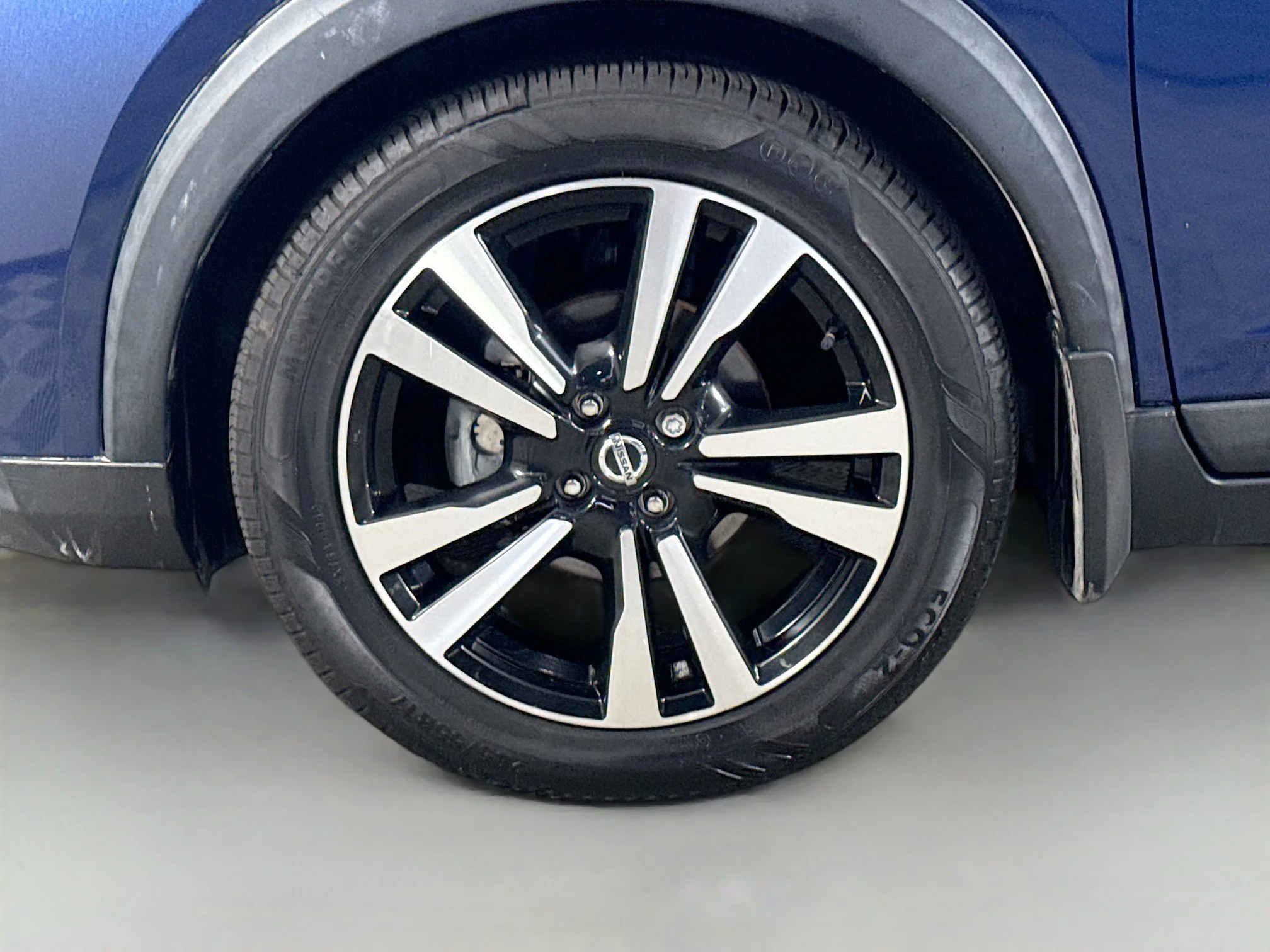 Used 2020 Deep Blue Pearl/Fresh Powder Nissan SV image 34