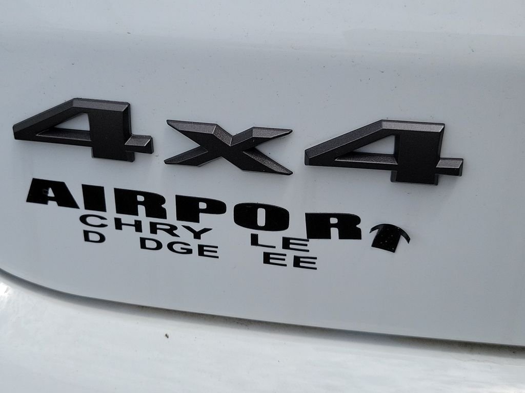 New 2026 Bright White Clearcoat Jeep Latitude image 6