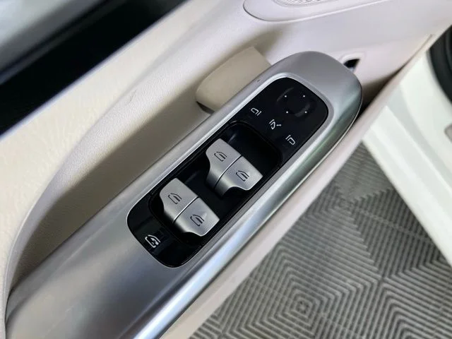 Used 2024 Polar White Mercedes-Benz C 300 image 15