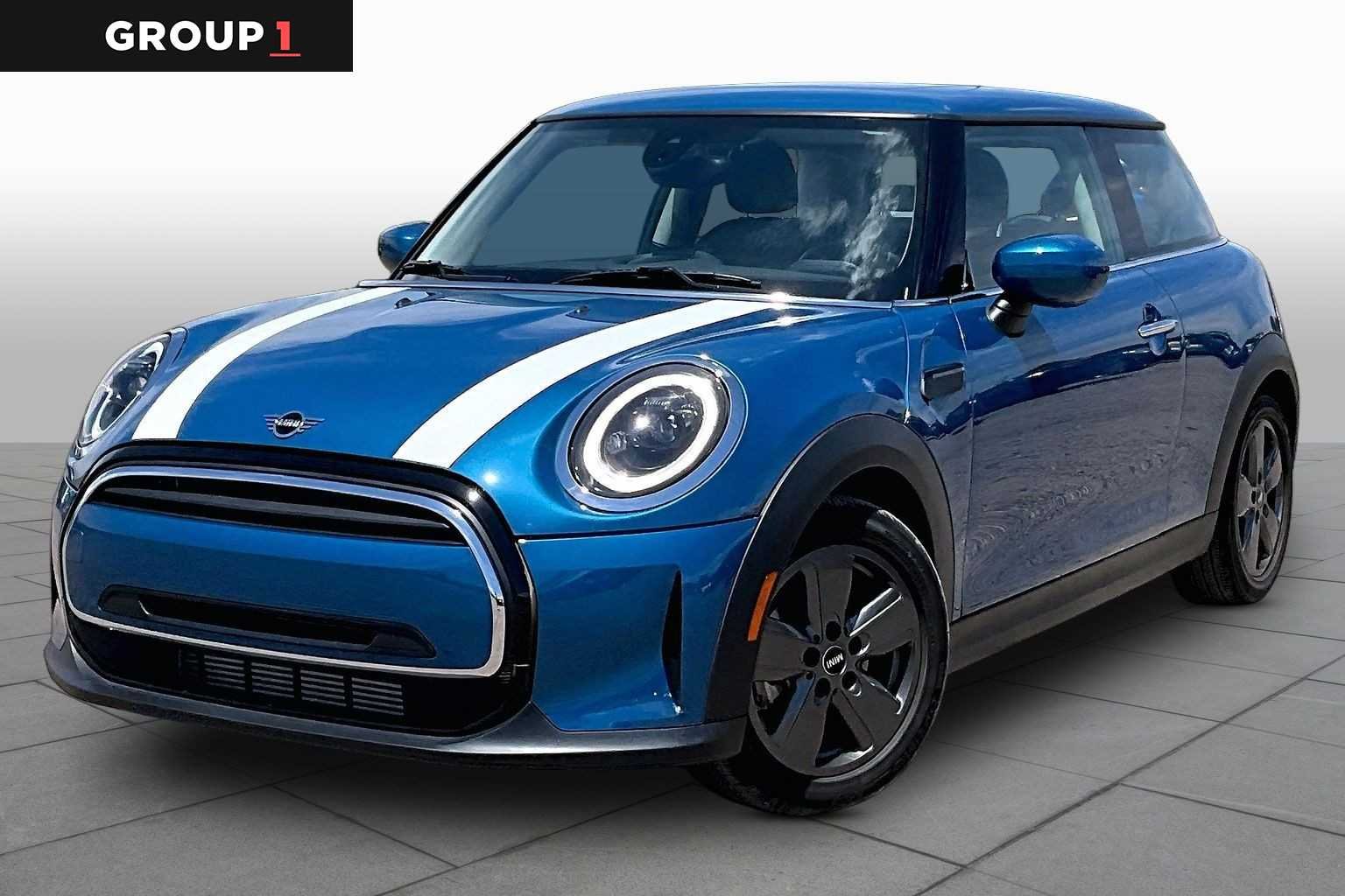 2023 MINI Hardtop Cooper's photo