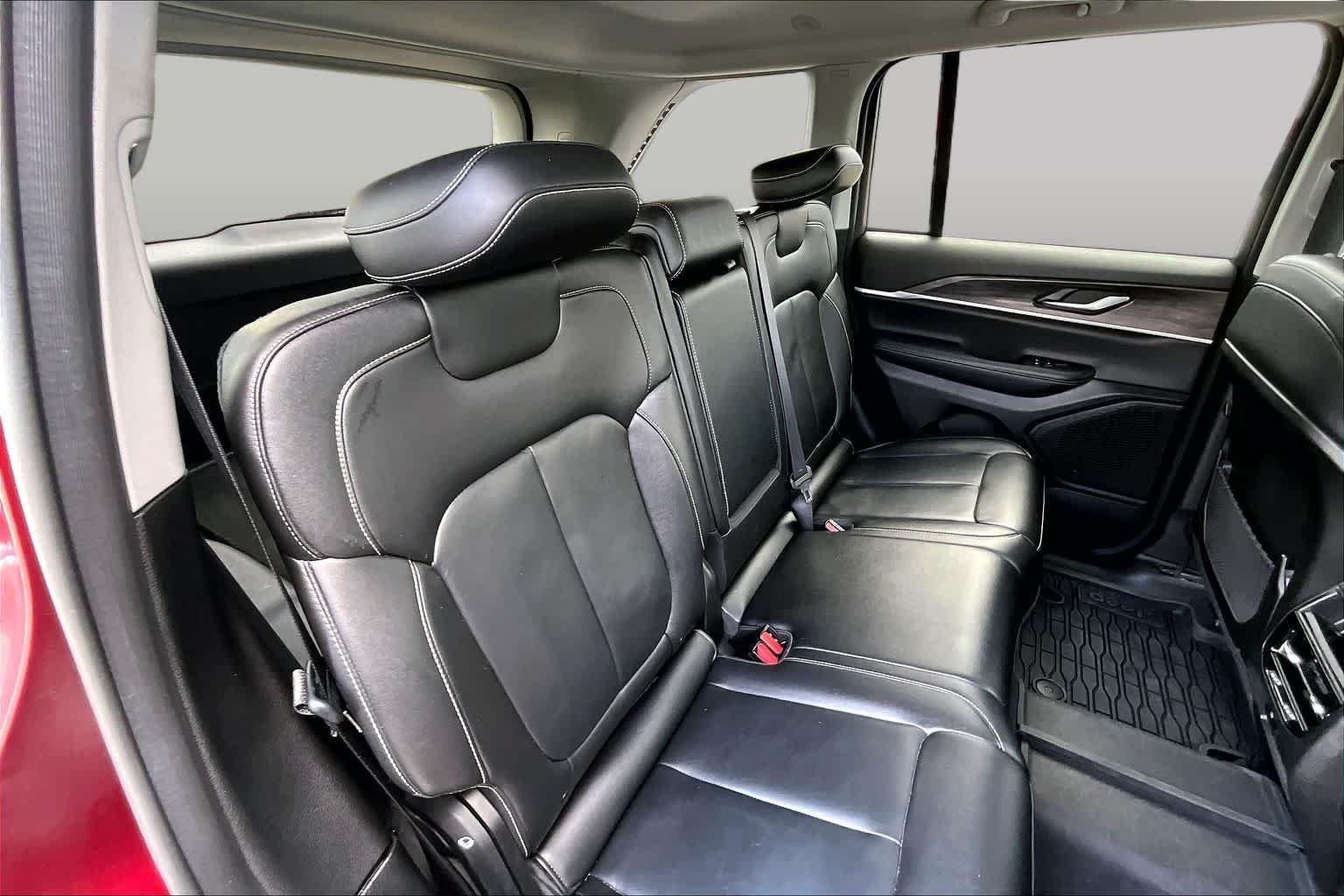Used 2023 Velvet Red Pearlcoat Jeep Limited image 20