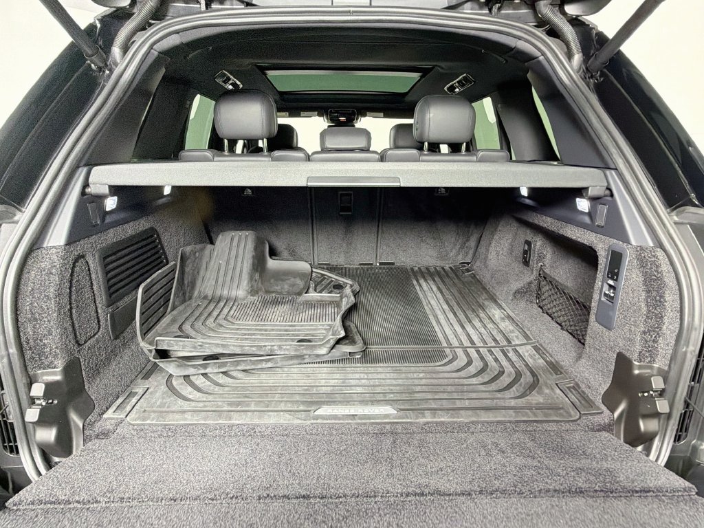 Certified Used 2025 Black Land Rover SE image 28