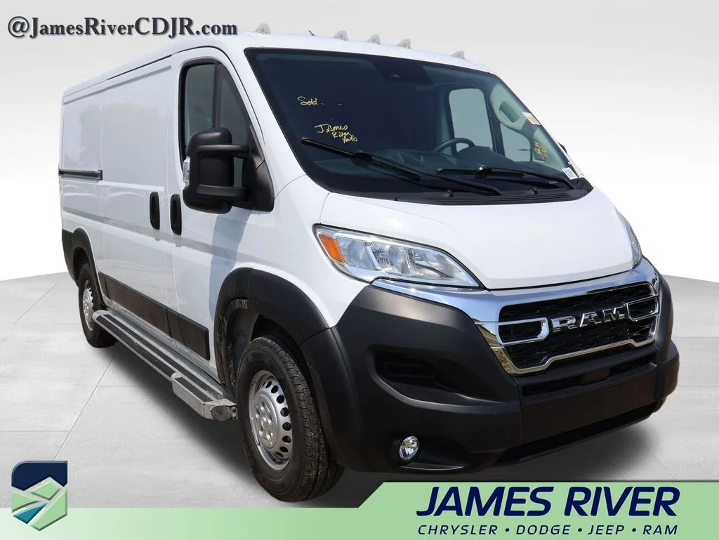 Used 2025 White Ram Base image 12