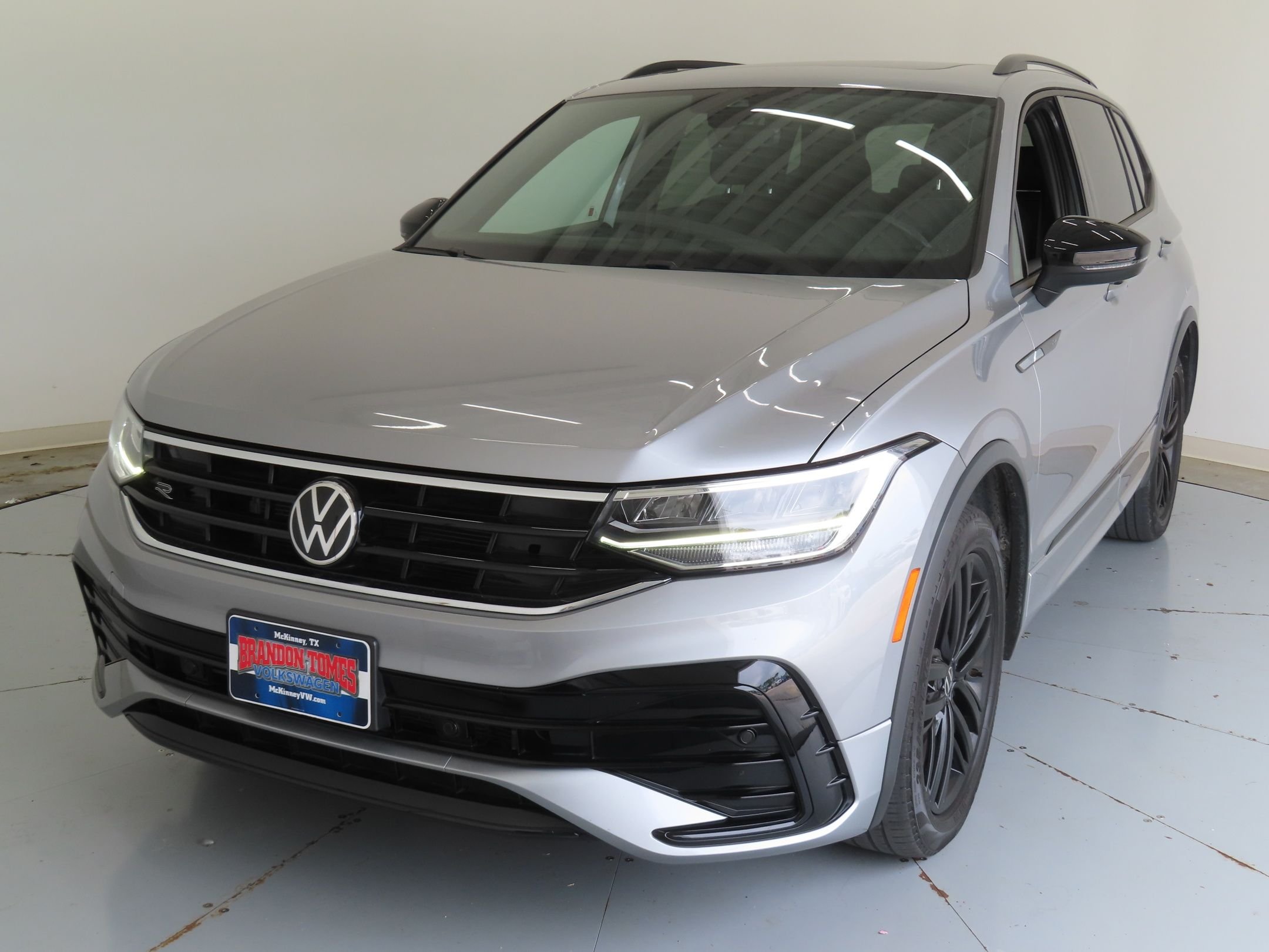 Used 2022 Silver Volkswagen 2.0T SE R-Line Black image 8