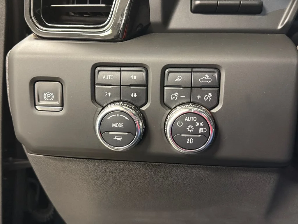 Used 2023 ONYX BLACK GMC AT4X image 33