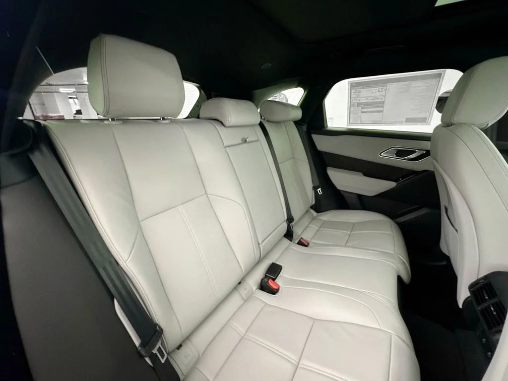 New 2026 Santorini Black Land Rover Belgravia Edition image 28