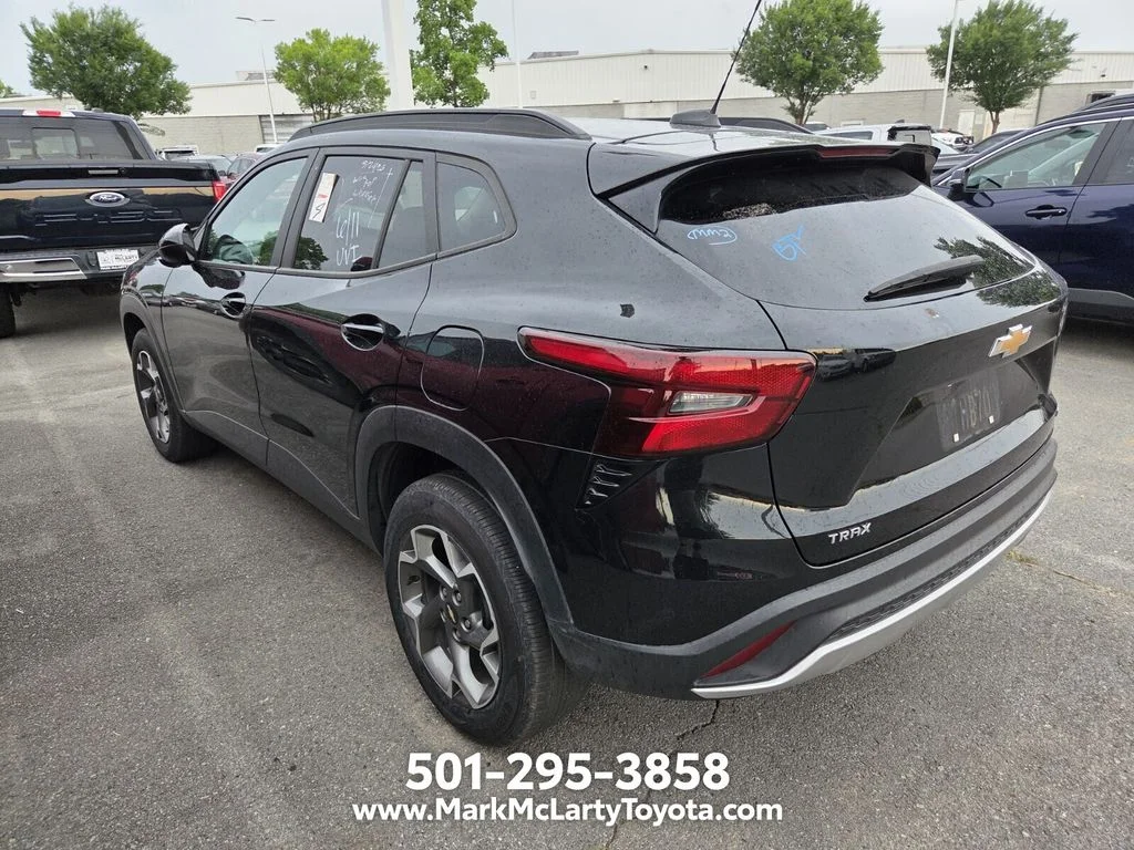 2025 Chevrolet Trax LT - Photo 6