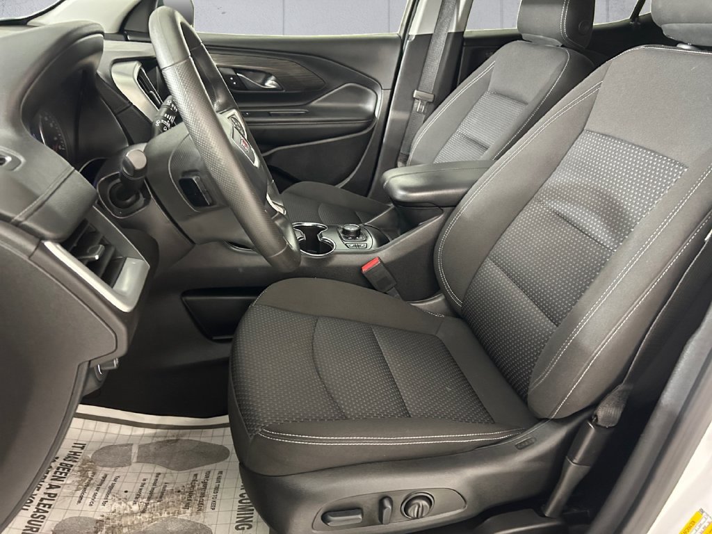 Used 2024 White GMC SLE image 7