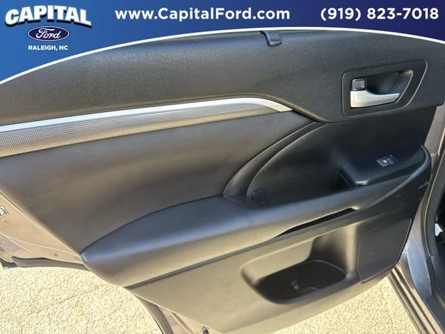 Used 2017 Gray Toyota SE image 17