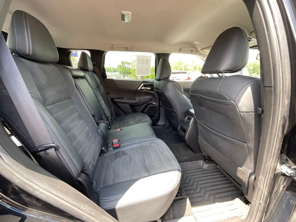 Used 2023 Black Mitsubishi SE image 22