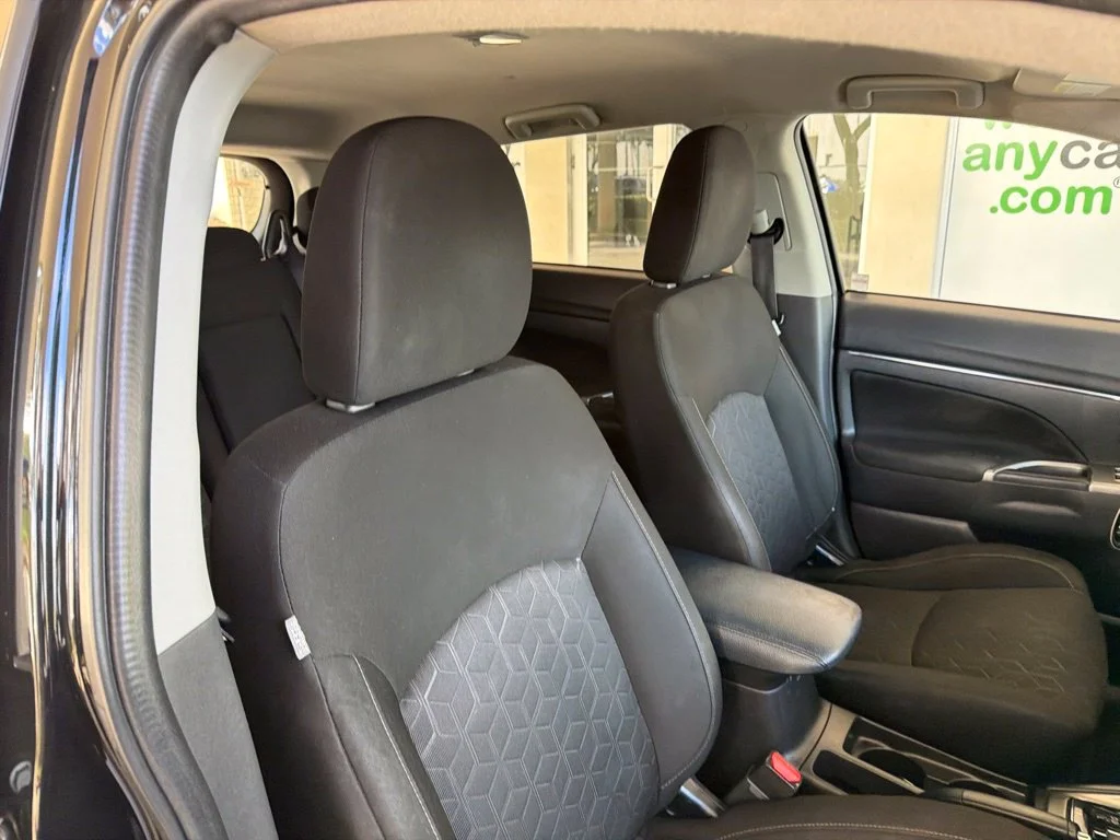 Used 2020 Black Mitsubishi  image 14