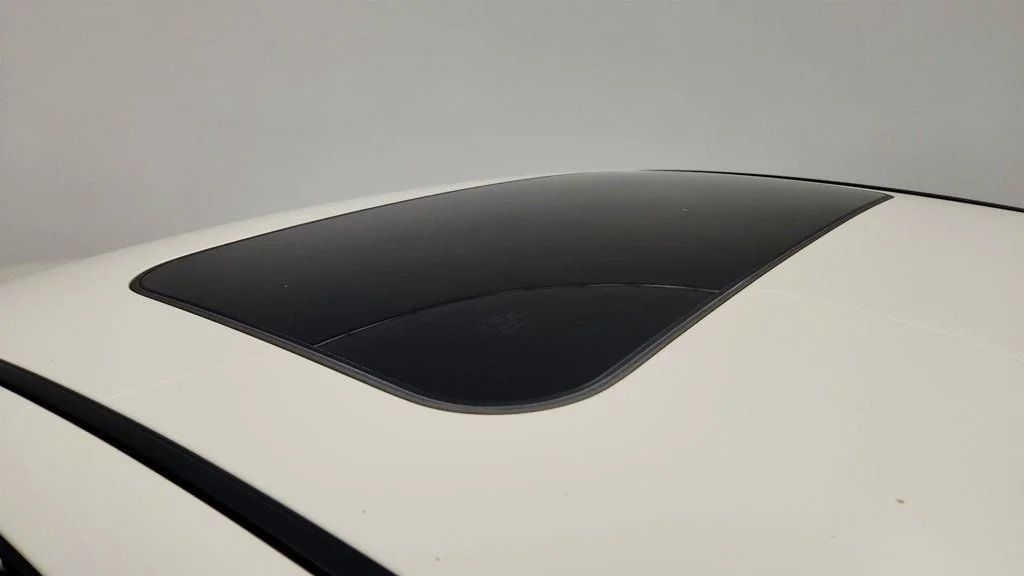Used 2023 Pure White INFINITI LUXE AWD image 10