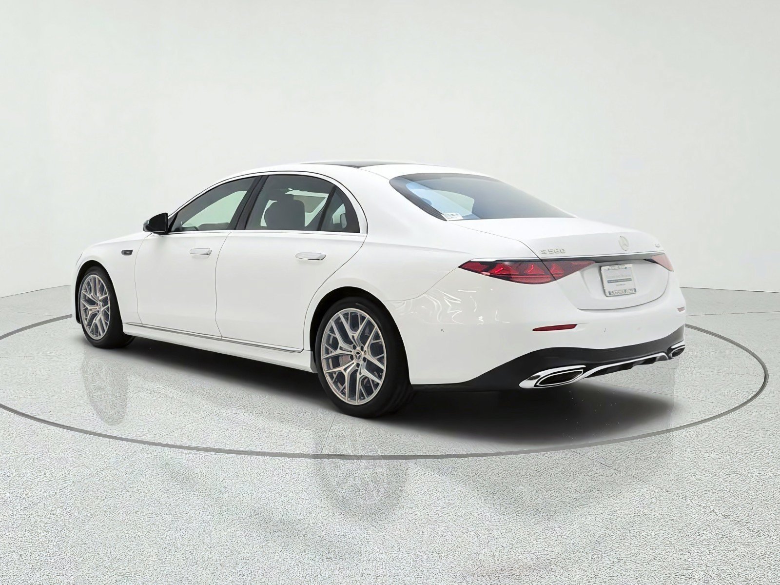 New 2027 MANUFAKTUR Moonlight White Metallic Mercedes-Benz S 580 4MATIC® Sedan image 28