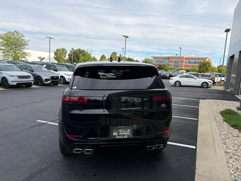 Used 2023 Black Land Rover First Edition image 4